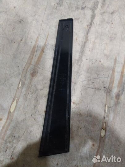 Накладка двери передняя правая Toyota Camry 8 V50