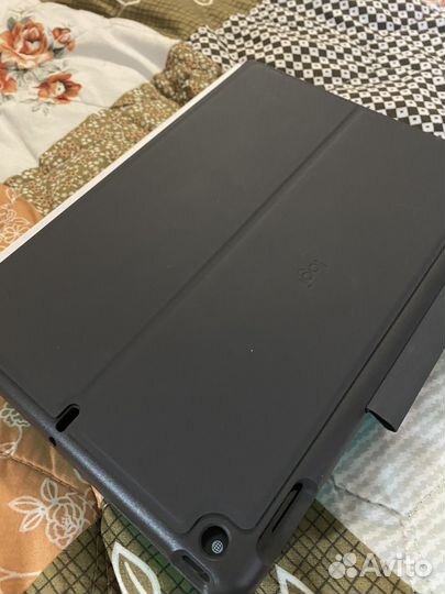 Чехол со встроенной Bluetooth-клавиатурой