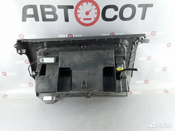 Вещевое отделение с крышкой VW Golf 5 (2004-2009г