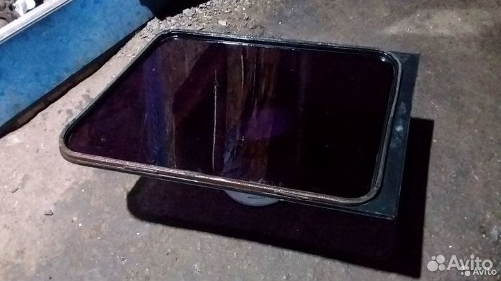 Стекло заднее левое боковое Mitsubishi Pajero 2