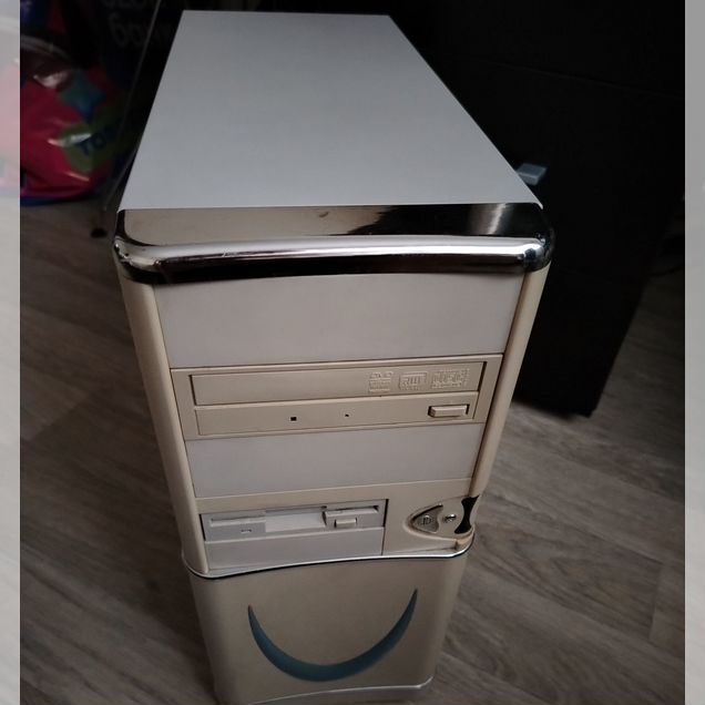 Продаю 2 системных блока P4 2.2ghz/3gb/256mb/250gb