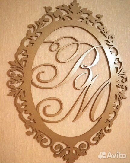 Герб с монограммой на свадьбу