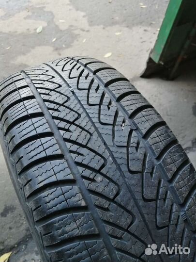 Goodyear UltraGrip 8 Performance 215/60 R17