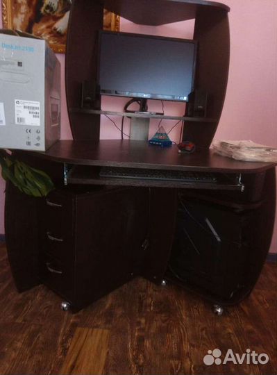 Компьютер в сборе+стол