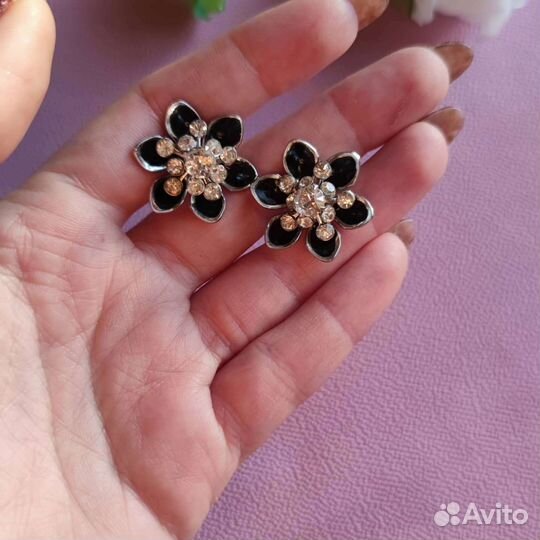 Винтажные клипсы разные. 25.06.23