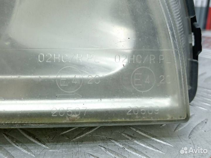Фара правая Mitsubishi L200 3 2002 MR439532