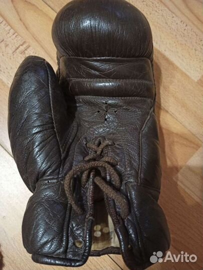 Перчатка боксерская