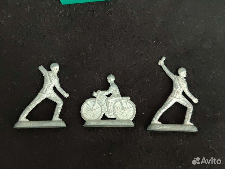 Солдатики, машина