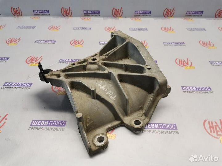 Кронштейн компрессора Cadillac Escalade