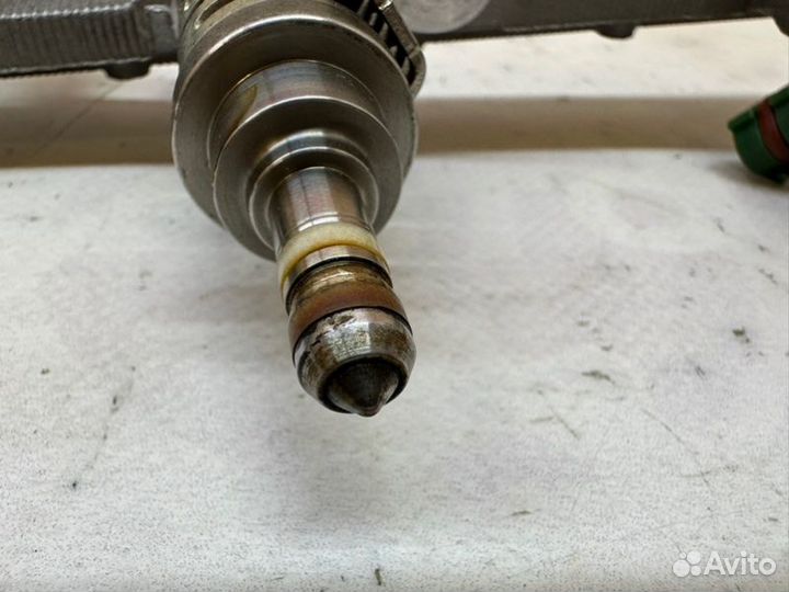 Топливная рейка левая Lexus Gs300 GRS190 3GR-FSE