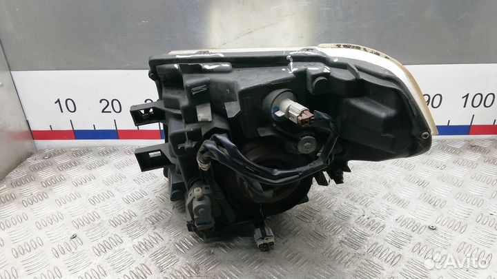 Фара Nissan Pathfinder (2004-2009)