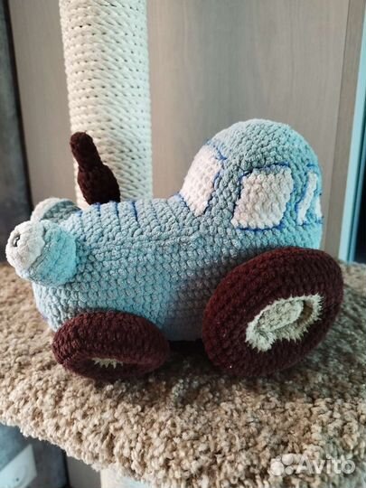 Синий трактор плюшевый