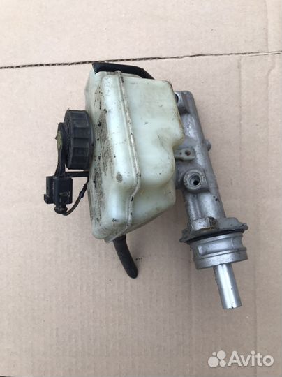 Тормозной цилиндр VW Golf 5/ Jetta