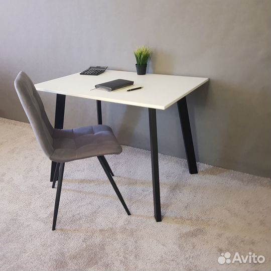 Компьютерный стол Ник 100*70 см. Черные ножки