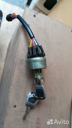 Хитачи zx240-3 замок зажигания