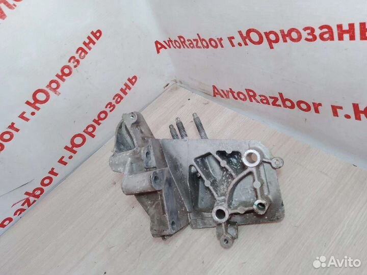 Кронштейн двигателя Ford Fusion