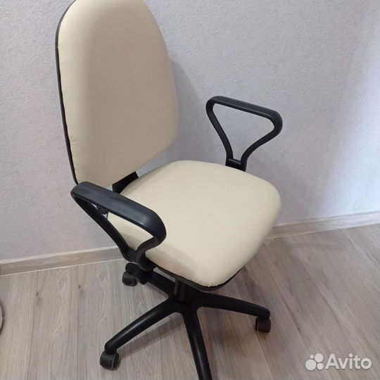 Компьютерное кресло