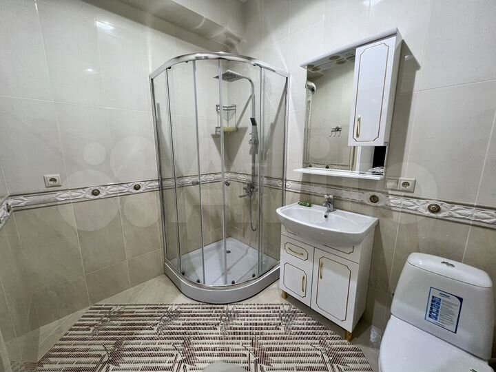 2-к. квартира, 70 м², 1/8 эт.