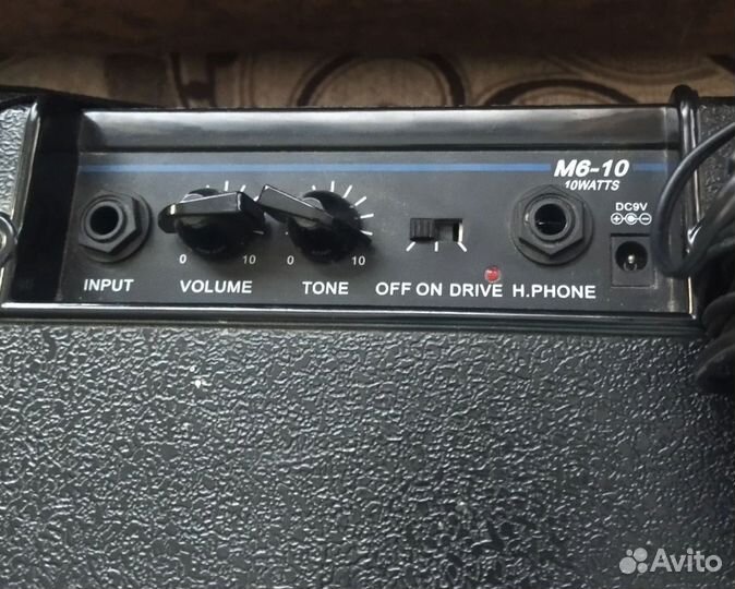 Электрогитара с комбоусилителем