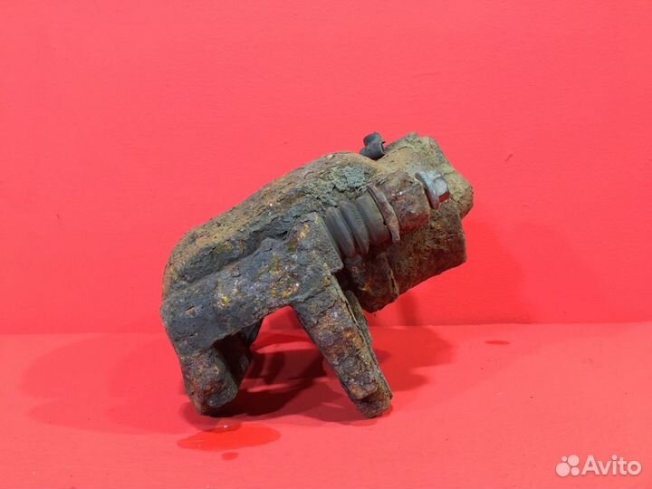 Суппорт передний правый Opel Corsa D хетчбэк