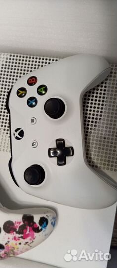 Xbox One S 1 tb 2 геймпада