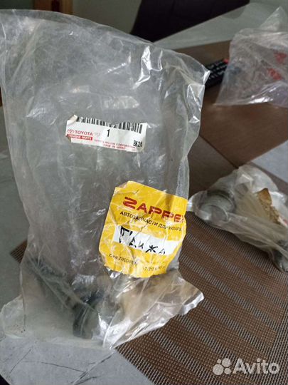 Продам стойки стабилизатора передние lexus gs 300