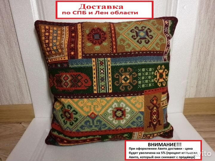 Декоративная подушка с вышивкой ручной работы