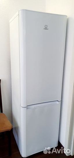 Продаю холодильник Indesit высота 190 см