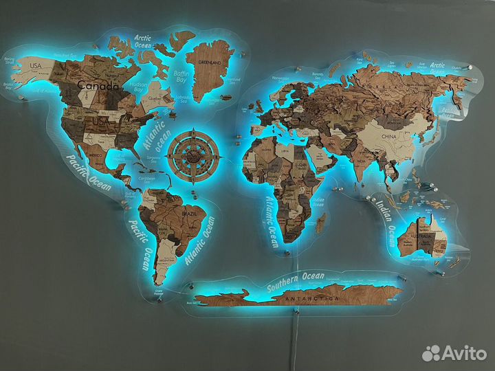 Карта мира из дерева с подсветкой