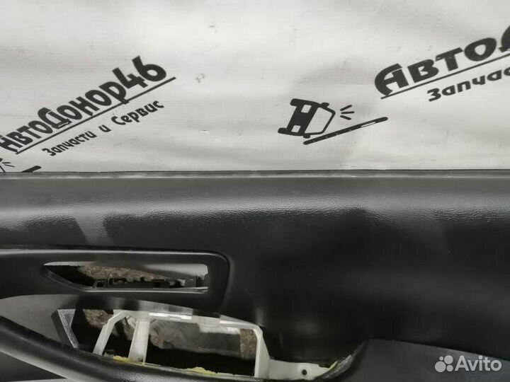 Обшивка передней правой двери Nissan Murano Z50