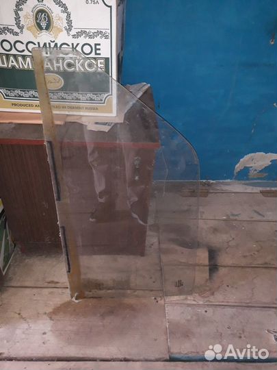 Стекло передней двери на Ниву 21214