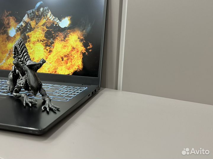 Msi i3 8cpu/8gb/ssd/ips Full HD