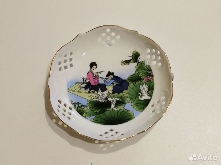 Блюдца и тарелочки разные керамика, фарфор, стекло