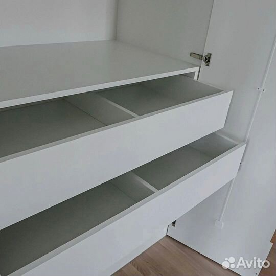 Встроенный распашной шкаф