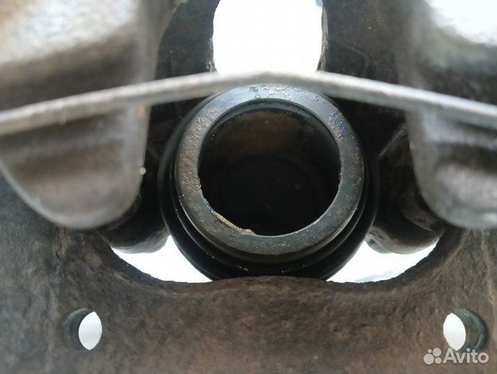 Суппорт тормозной передний левый Ford Focus