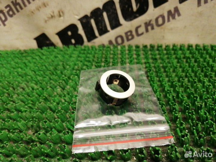 Оправка датчика парковки Toyota Voxy ZRR70