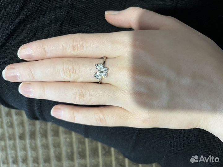 Серебряное кольцо с фианитом