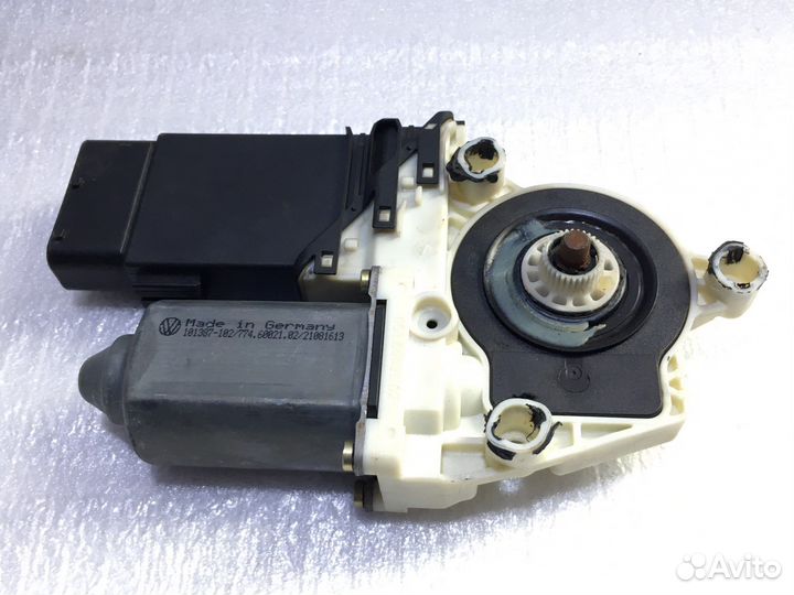 Моторчик стеклоподъемника Volkswagen Bora правый