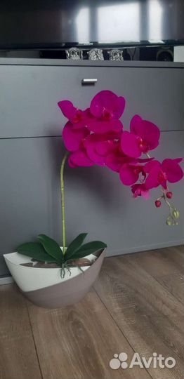 Орхидея искусственная. Цветок в горшке