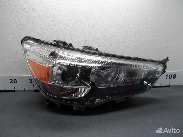 Фара правая Mitsubishi Outlander