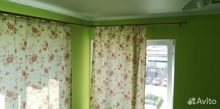 Две шторы с гардинами