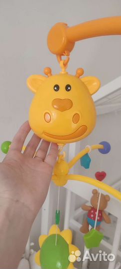 Мобиль на кроватку жирафики