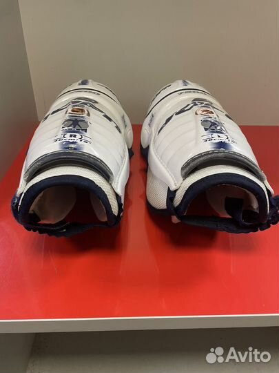 Щитки хоккейные 14