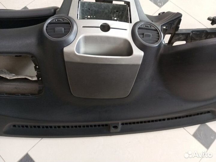 Парприз (торпедо) Kia Carens FG G4KA 2009