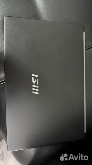 Ноутбук MSI