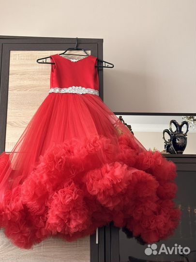 Нарядное платье для девочки 116/122