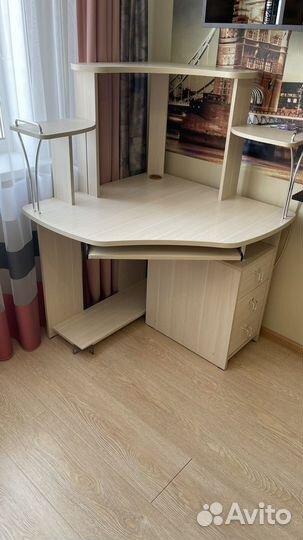 Компьютерный стол