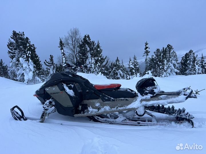 Продам достойный снегоход BRP Summit turbo