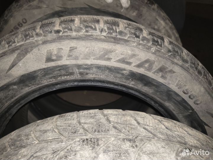 Bridgestone Blizzak WS-60 255/60 R17