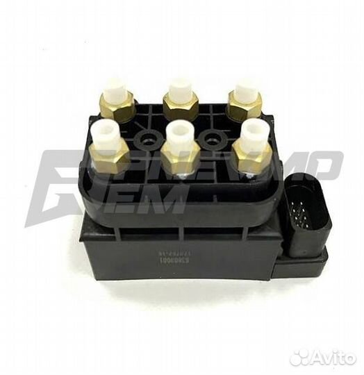 Блок клапанов пневмоподвески Audi Q7